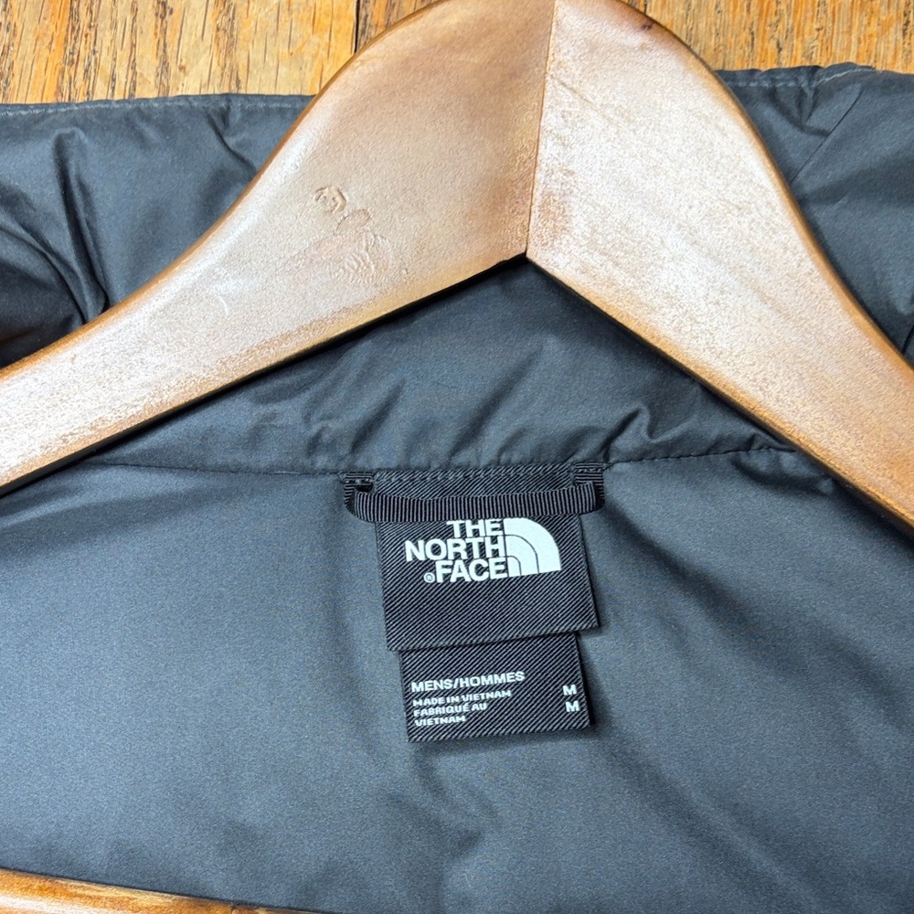 The North Face Men's Black Quilted Puffer Jacket - Picture 4 of 4